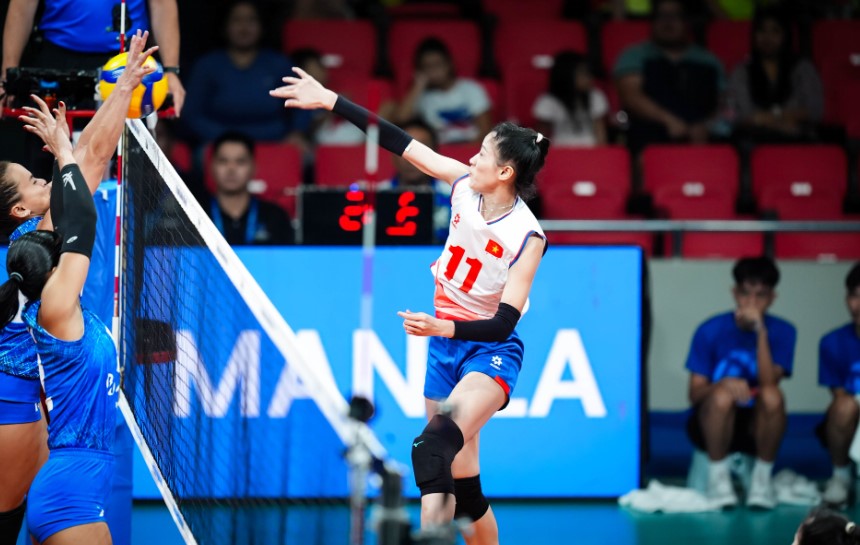 Đối chuyền Hoàng Thị Kiều Trinh (trắng). Ảnh: FIVB