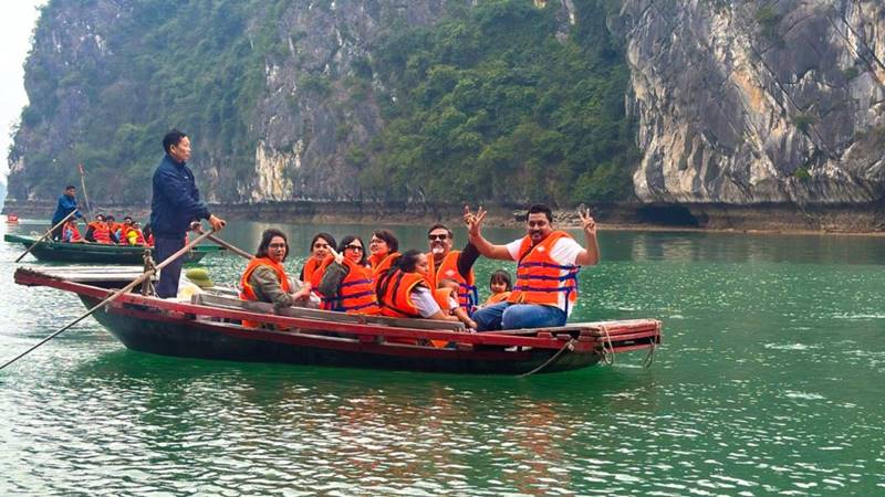 Indian tourist group traveling to Vietnam. Photo: Vietravel