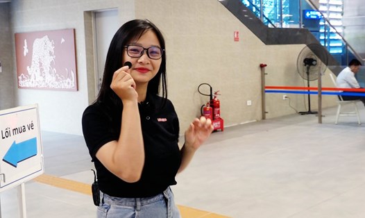 Trải nghiệm thực tế ngày đầu metro Nhổn - ga Hà Nội bán vé