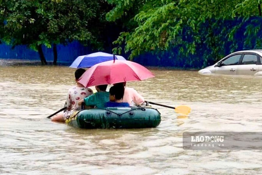 Mưa lớn gây ngập úng tại TP Thái Nguyên. Ảnh: Việt Bắc