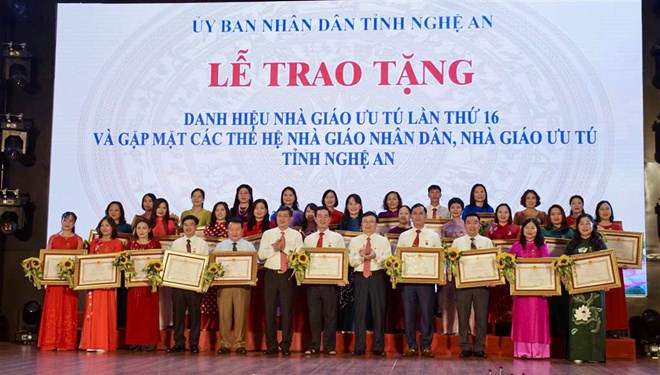 Nghệ An tôn vinh 64 Nhà giáo Ưu tú năm 2024