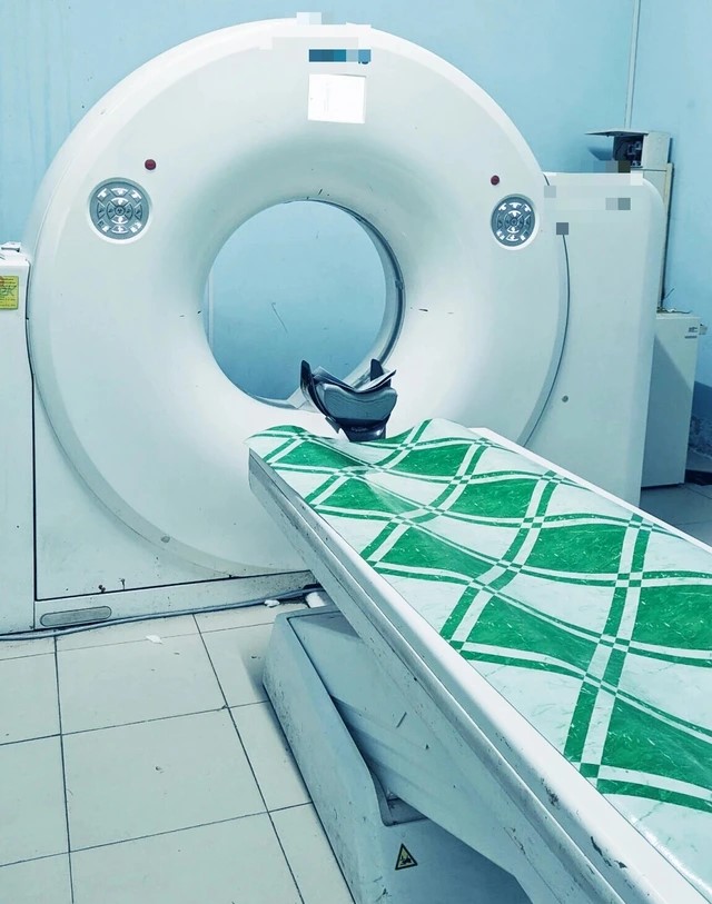 Hệ thống chụp CT Scanner 16 lát cắt (gói thầu số 21) gần 15 tỉ đồng tại Bệnh viện huyện Giá Rai, tỉnh Bạc Liêu. Ảnh: Nhật Hồ