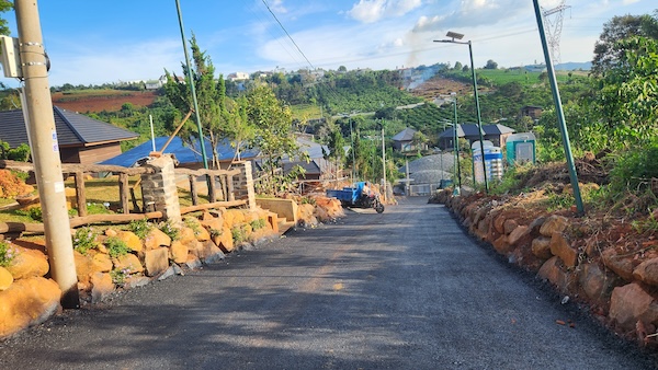 2 illegal construction projects in Bao Loc City. Photo: Phan Tuan