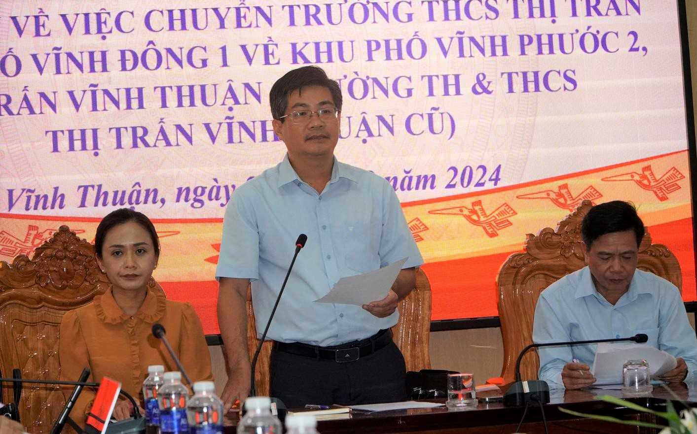 Vice Chairman of Vinh Thuan District People's Committee Pham Anh Nguyen informed the press. Photo: Nguyen Anh