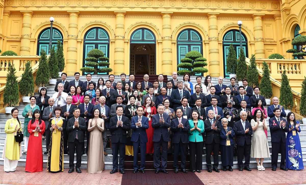 Tổng Bí thư, Chủ tịch nước Tô Lâm gặp mặt đoàn kiều bào tiêu biểu. Ảnh: Hải Nguyễn 