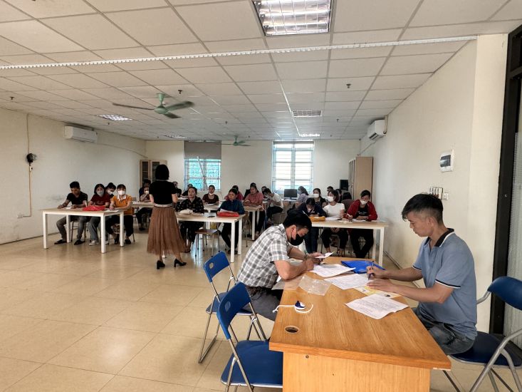 Người lao động tìm cơ hội việc làm qua Trung tâm Dịch vụ việc làm tỉnh Bắc Giang. Ảnh: Nhân vật cung cấp