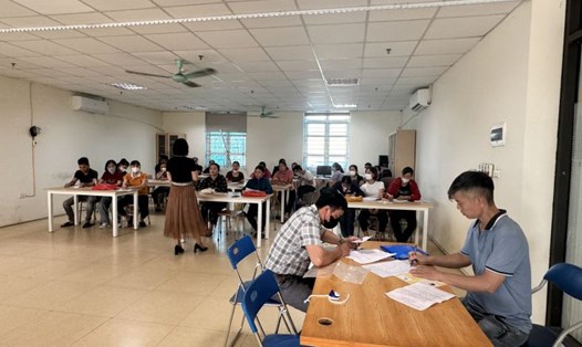 Người lao động tìm cơ hội việc làm qua Trung tâm Dịch vụ việc làm tỉnh Bắc Giang. Ảnh: Nhân vật cung cấp