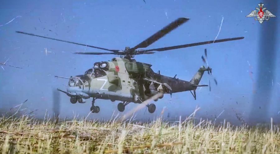 Trực thăng tấn công Mi-35m của Nga tại khu vực biên giới Kursk của Nga. Ảnh: AFP