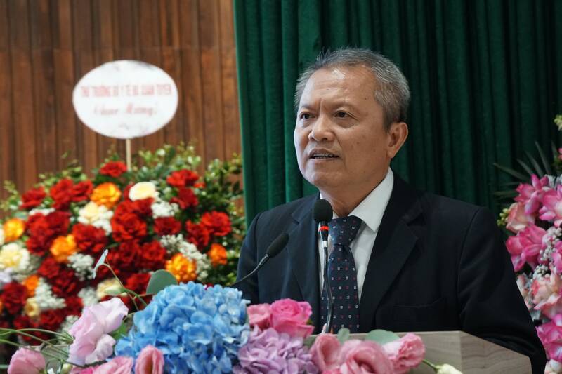 Prof. Dr. Le Ngoc Thanh - Principal of University of Medicine and Pharmacy - Hanoi National University, one of the people attached to the Cardiovascular Center, Hospital E since the early days. Photo: BVCC