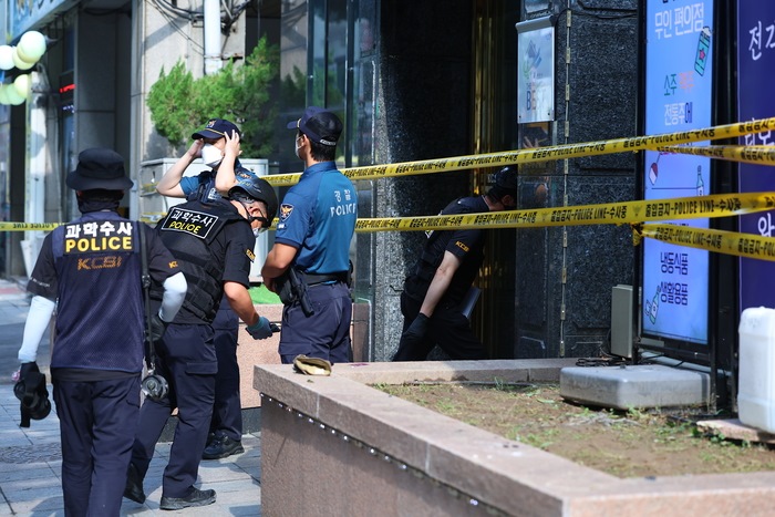 Police and firefighters conducted a joint investigation at the hotel in Bucheon, Kyunggi Province, South Korea - where the fire occurred. Photo: Yonhap News