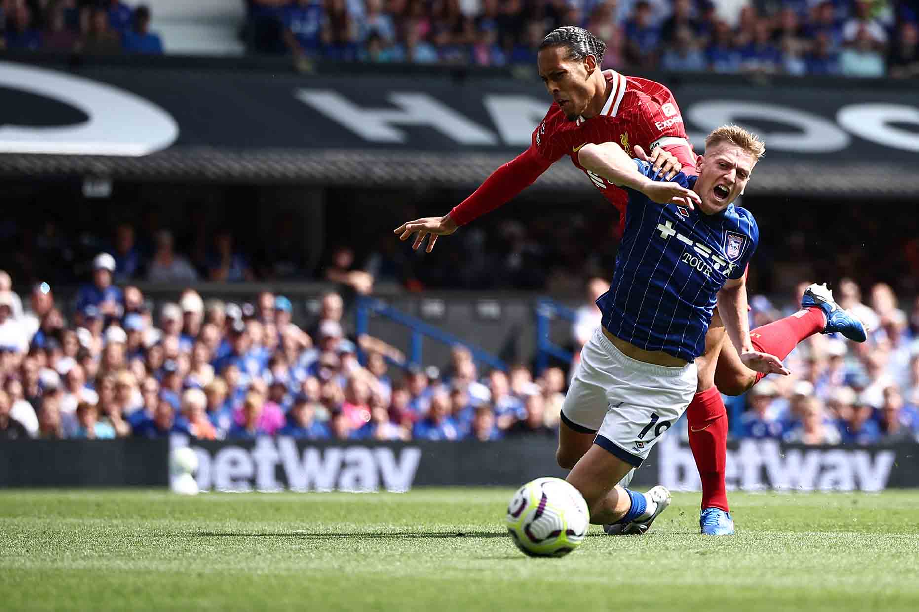 Van Dijk is still a very solid wall for Liverpool. Photo: AFP