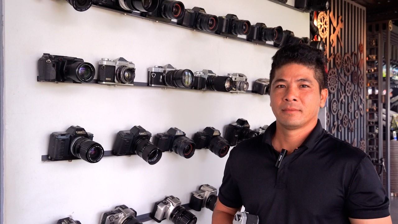 Thanh niên miền Tây đam mê sưu tầm máy ảnh