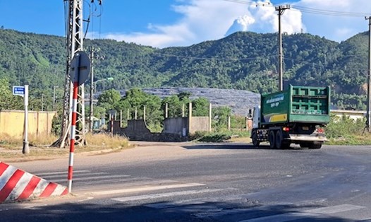 Bãi rác Khánh Sơn (quận Liên Chiểu, TP Đà Nẵng) bốc mùi hôi vào khu dân cư xung quanh. Ảnh: Nguyễn Linh