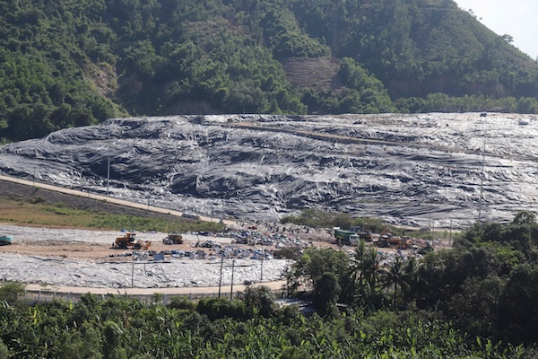 Khanh Son landfill seen from afar. Photo: Nguyen Linh