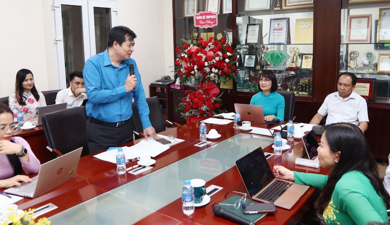 Mr. Pham Hoai Phuong - Chairman of Vietnam Transport Union - spoke at the 2024 labor conference at Traphaco Joint Stock Company. Photo: Vietnam Transport Union