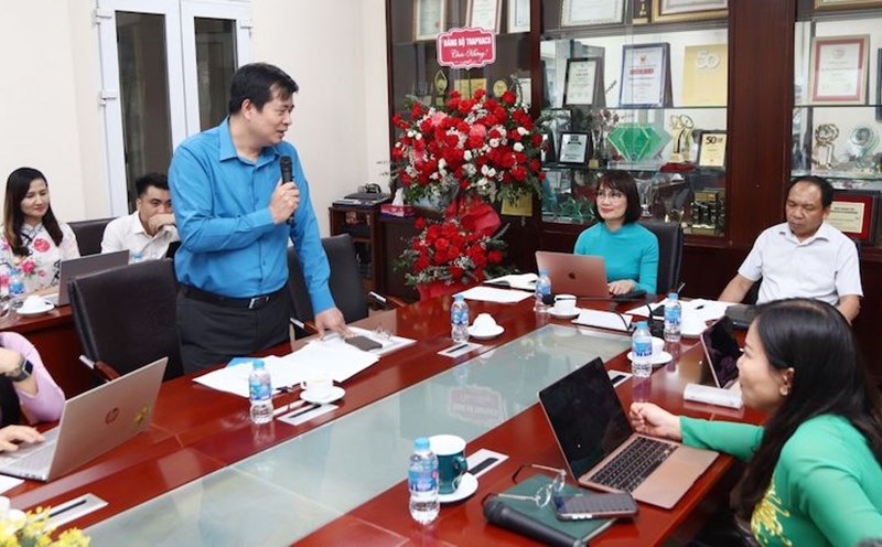 Mr. Pham Hoai Phuong - Chairman of Vietnam Transport Union - spoke at the 2024 labor conference at Traphaco Joint Stock Company. Photo: Vietnam Transport Union