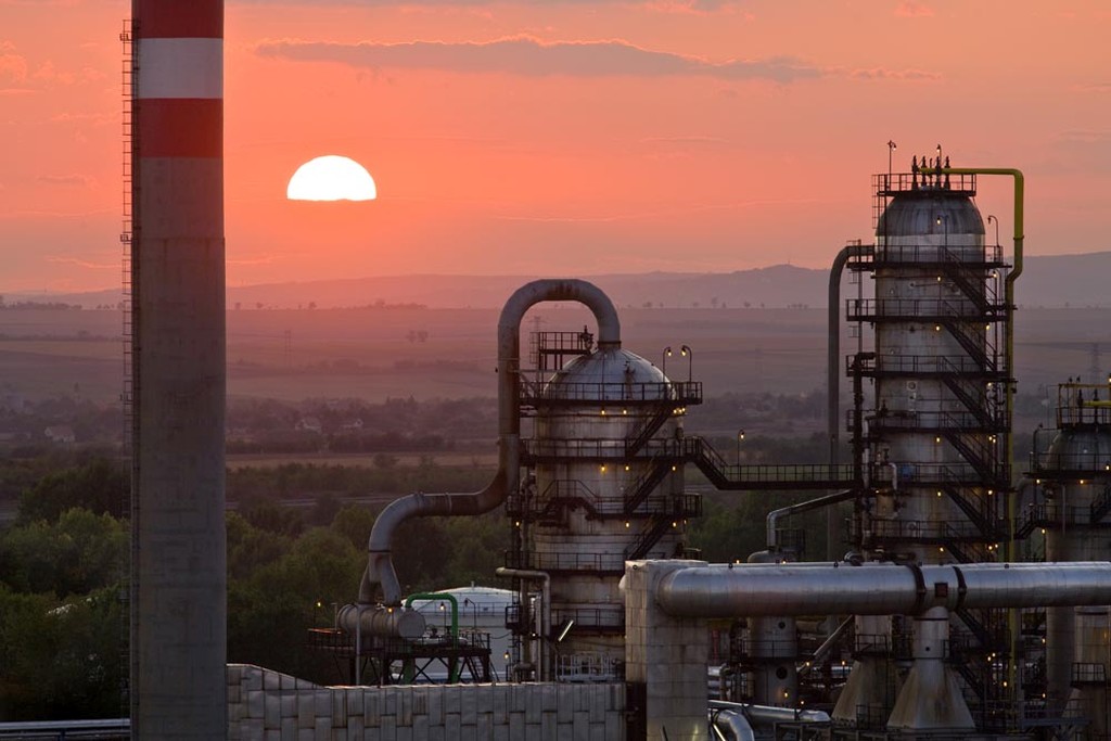 Dầu của Lukoil bị Ukraina chặn không cho đi qua đường ống Druzhba tới Hungary, Slovakia. Ảnh: MOL