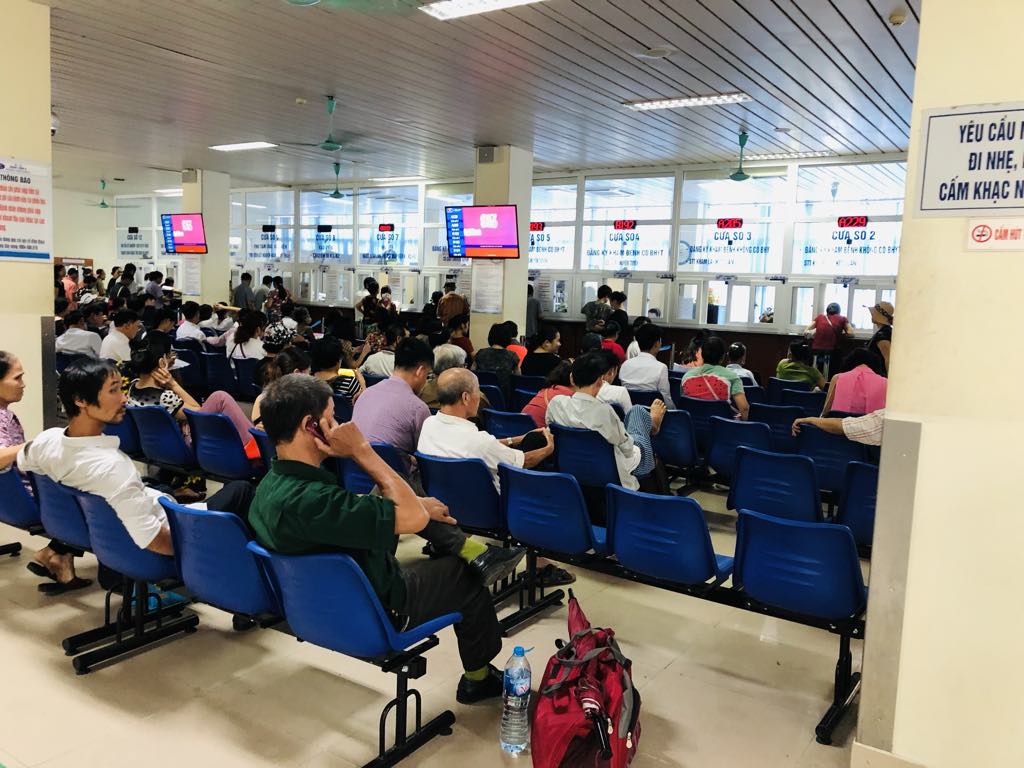 Người bệnh tới khám, chữa bệnh tại Bệnh viện K. Ảnh: Hà Lê