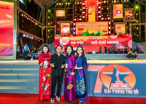 General director Pham Hoang Giang (black shirt) and program organizers. Photo: BTC