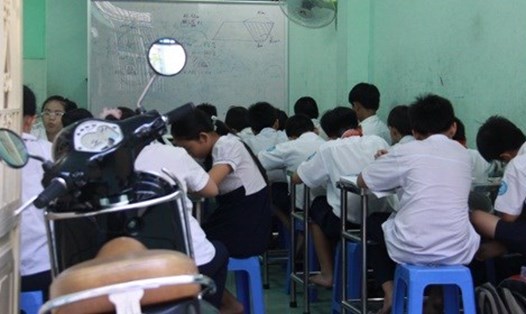 Bên trong 1 lớp dạy thêm. Ảnh: Trang Hà