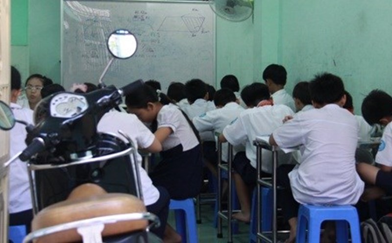 Bên trong 1 lớp dạy thêm. Ảnh: Trang Hà