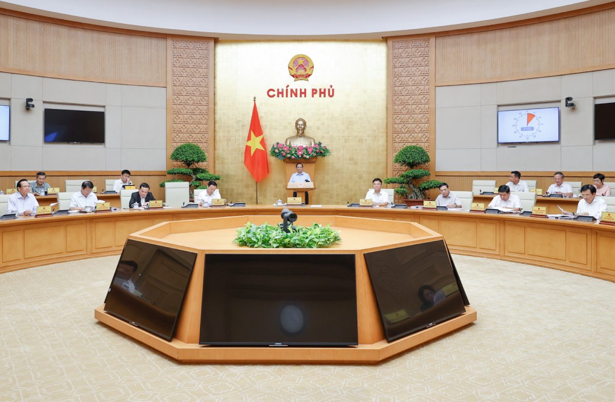 The meeting gave opinions on the Law amending and supplementing a number of articles of the Law on Officers of the Vietnam People's Army. Photo: Nhat Bac