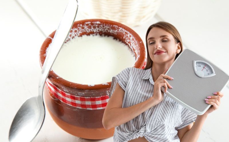 Sữa đông có lợi trong việc giảm cân, mỡ nội tạng. Đồ họa: Hạ Mây