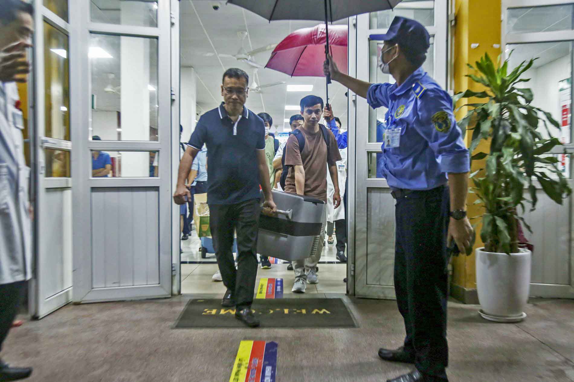 CSGT Hà Nội và nhiệm vụ đặc biệt - hộ tống "sự sống"