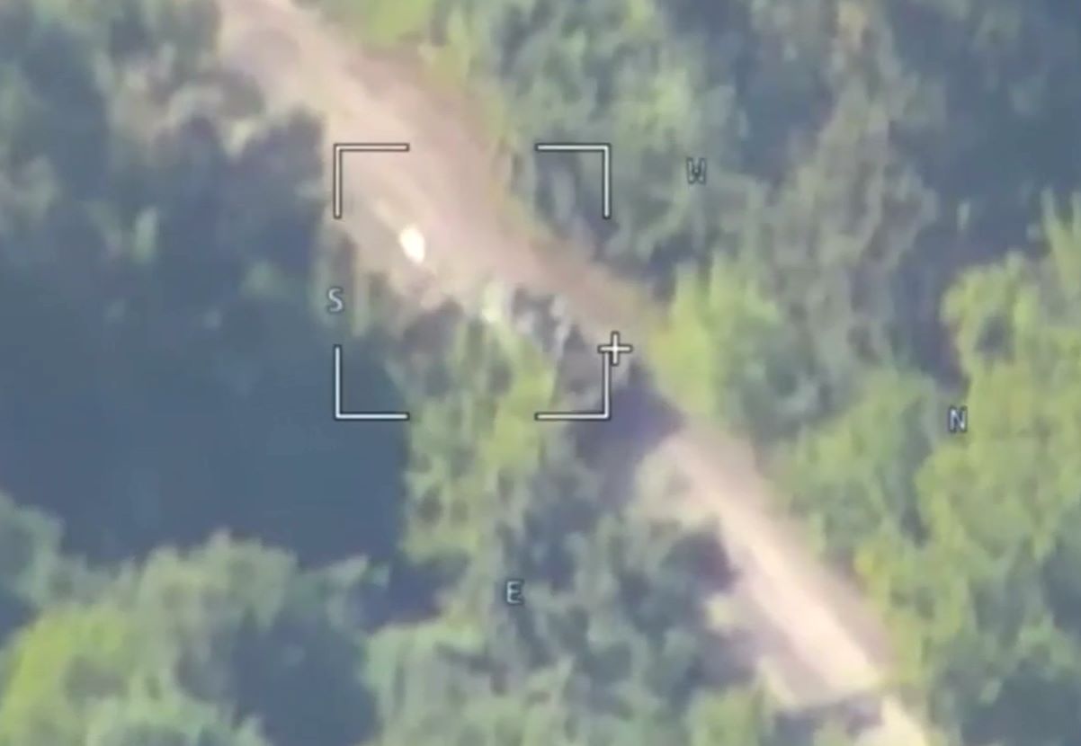 UAV Lancet nhắm mục tiêu vào xe tăng Ukraina. Ảnh cắt từ video
