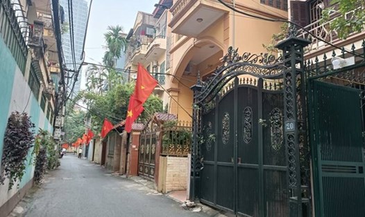 Nhiều căn nhà trong ngõ không sổ đỏ ở Hà Nội đang được chủ sở hữu rao bán. Ảnh: Thu Giang