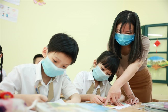 Hiệu trưởng trường tiểu học là một thành viên trong hội đồng trường, có quyền hạn theo quy định. Ảnh: Hải Nguyễn 