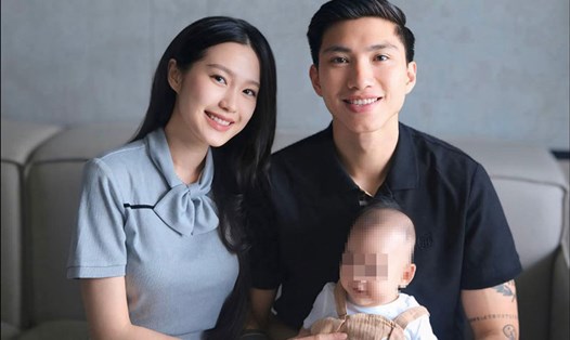 Vợ chồng cầu thủ Đoàn Văn Hậu lần đầu chia sẻ hình ảnh con trai. Ảnh: FBNV