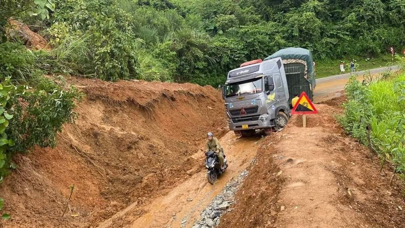 Floodwaters continue to rise due to continuous heavy rain. Photo: Provided by people.