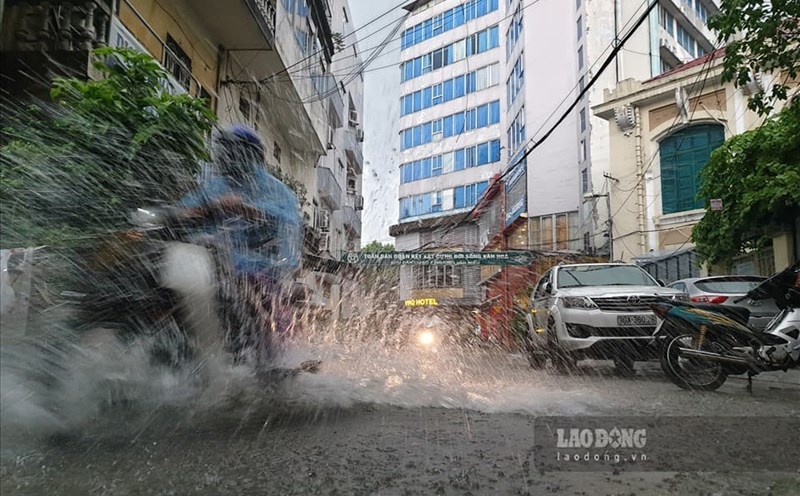 Dự báo Bắc Bộ có nơi mưa rất to hôm nay 25.8. Ảnh: Tùng Giang