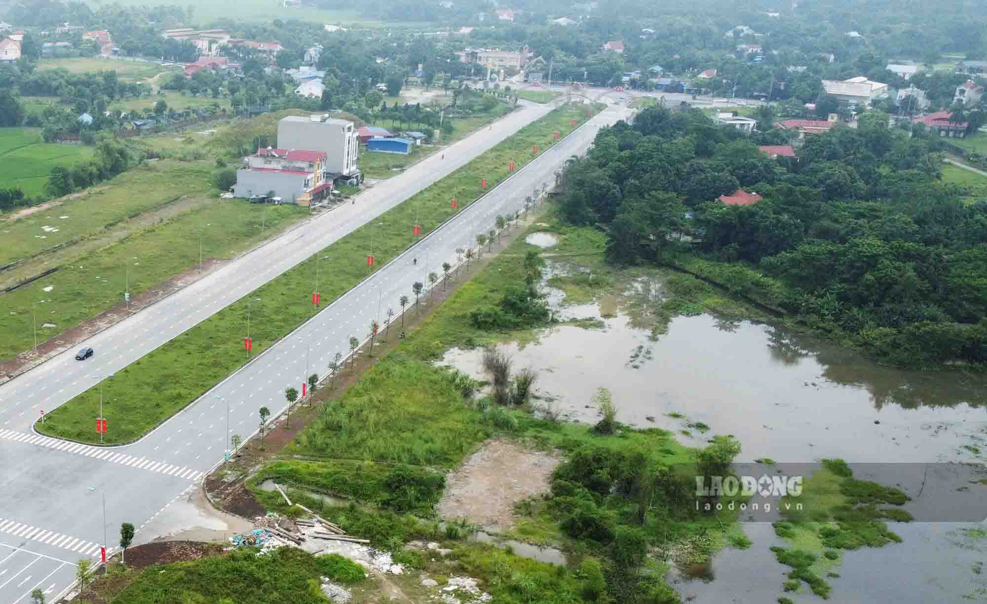 Trong khi hạ tầng dang dở, hệ thống thoát nước chưa có khiến tình trạng ngập úng diễn ra mỗi khi mưa lớn.