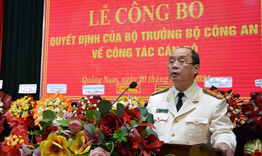 Đại tá Nguyễn Hữu Hợp phát biểu sau khi nhận quyết định điều động, bổ nhiệm. Ảnh: Công an tỉnh Quảng Nam