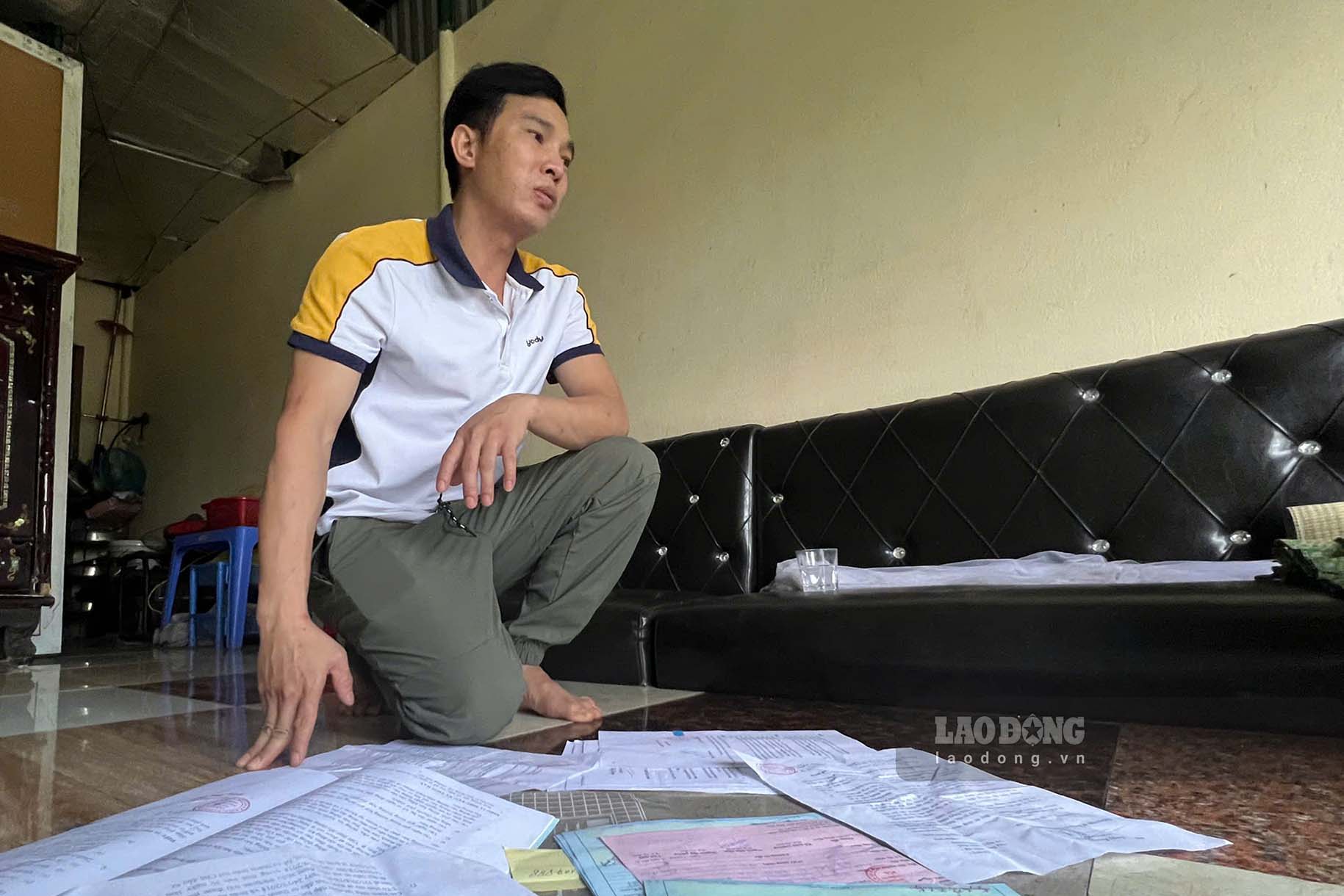 Mr. Dung and his land purchase contract at TNR Stars Dong Van (Duy Tien, Ha Nam) after 7 years still have not been granted a Land Use Rights Certificate. Photo: Reporter Group.