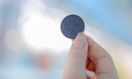 Thẻ vé (token) tàu metro Nhổn - ga Hà Nội. Ảnh: Quyên Phạm