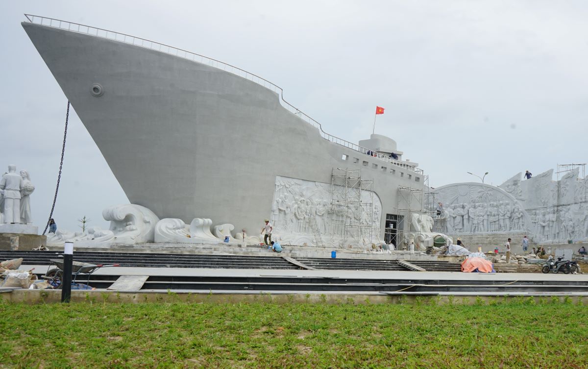 In 2014, on the occasion of the 60th anniversary of the day that Southern compatriots, officers, soldiers, and students gathered to the North, former officers, soldiers, and students of the South wished to build a memorial area, after Thanh Hoa province has agreed to hand it over to the city. Sam Son arranges land fund to build projects. Photo: Quach Du