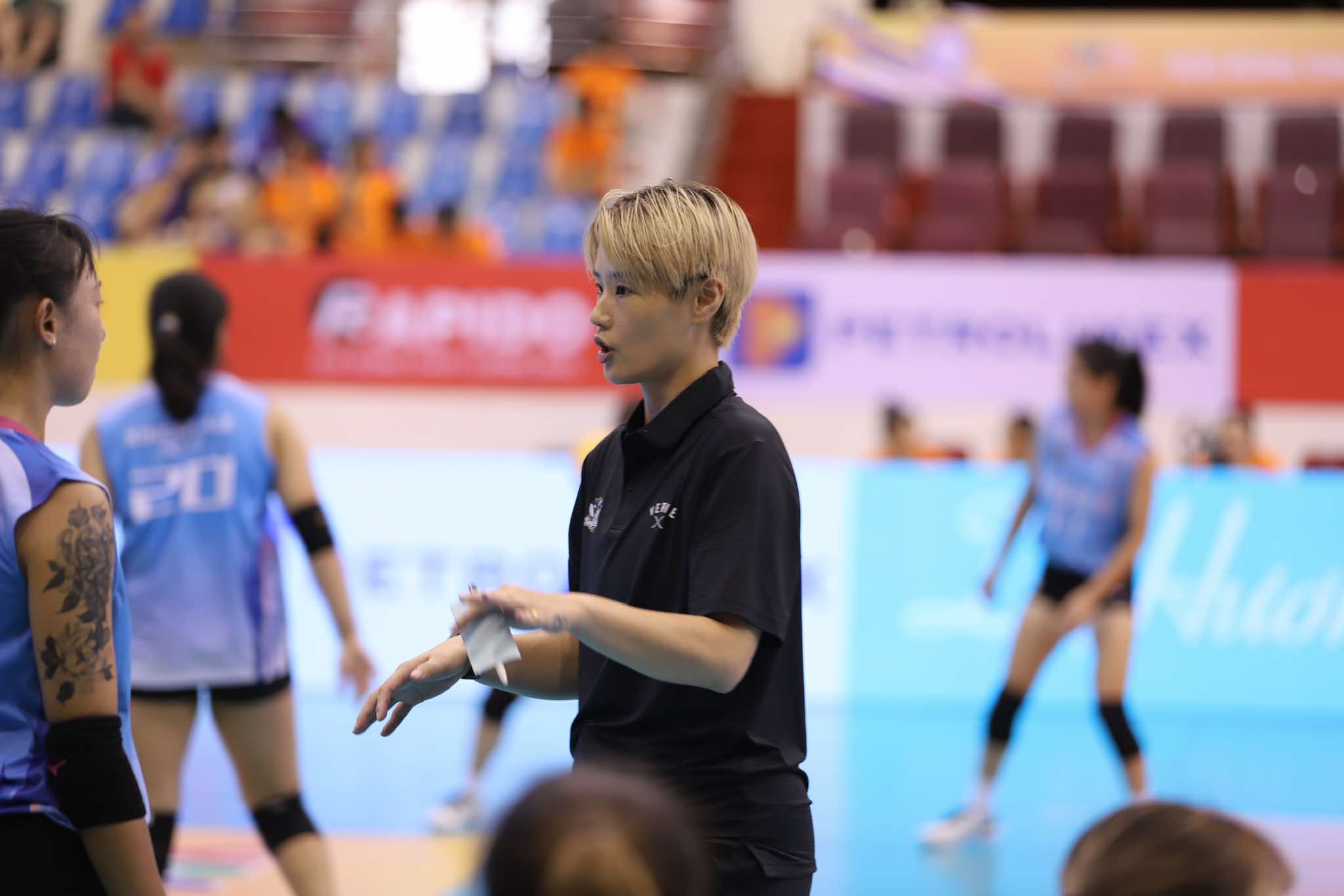 Coach Teng Yen-min was born in 1984 and is a famous former offensive lineman of the Taiwan (China) women's volleyball team.