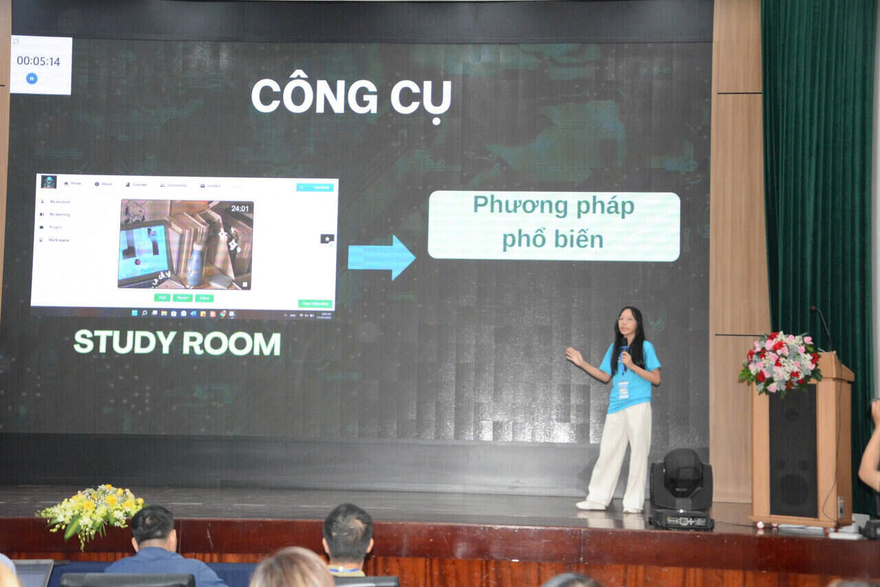 Vòng chung kết Cuộc thi lập trình sáng tạo Youth-On! Hackathon 2024.