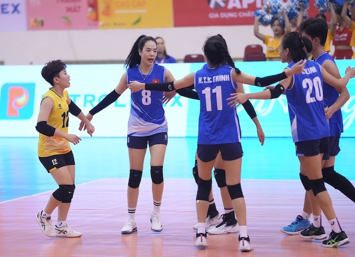 The Vietnamese women's volleyball team meets the Korean team at VTV Cup 2024. Photo: VFV