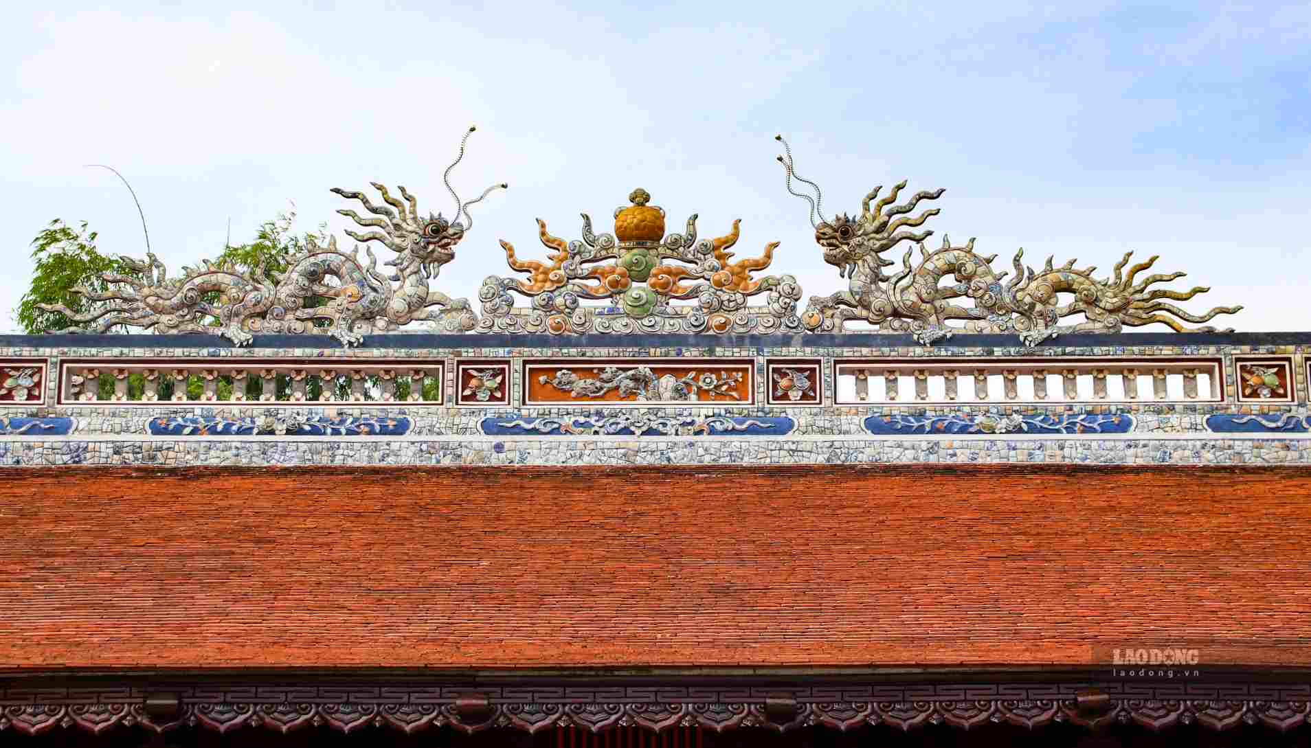 By mid-March 2023, Hue City People's Committee invested more than 26 billion VND to restore communal houses in the area; including An Cuu communal house, the restoration project began.