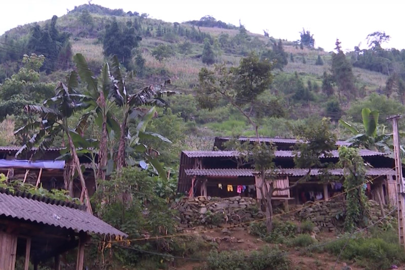 At the foot of the hill is where dozens of households live. Photo: Dinh Dai