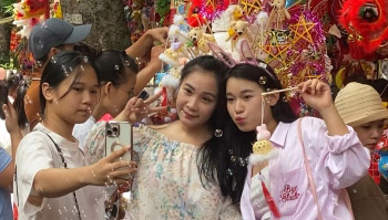 Địa điểm chụp hình không thể bỏ lỡ dịp Tết Trung thu. Ảnh: Đền Phú