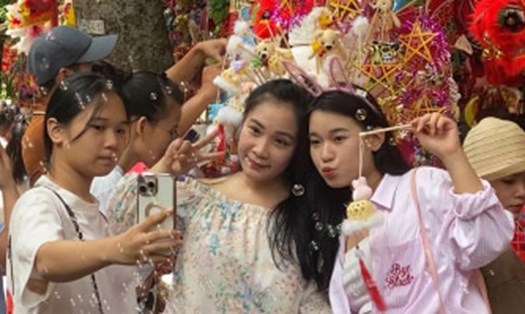 Địa điểm chụp hình không thể bỏ lỡ dịp Tết Trung thu. Ảnh: Đền Phú