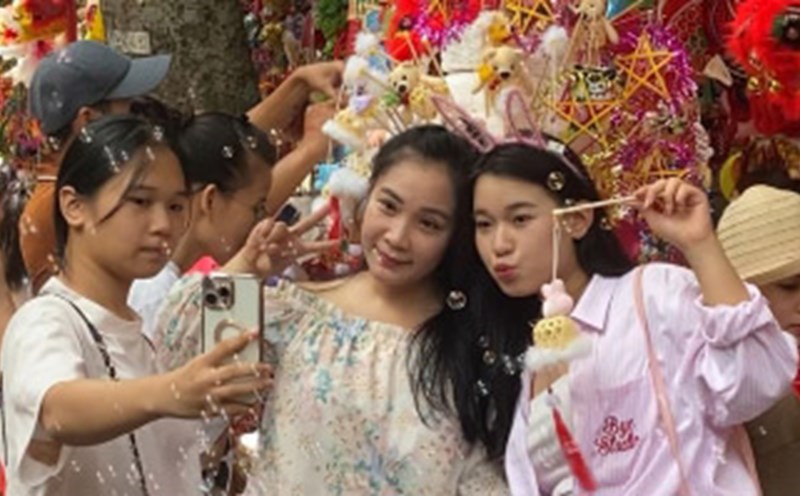 Địa điểm chụp hình không thể bỏ lỡ dịp Tết Trung thu. Ảnh: Đền Phú