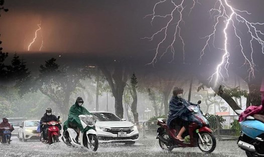 Dự báo mưa to kèm dông, sét ở Nam Bộ. Ảnh: LĐO