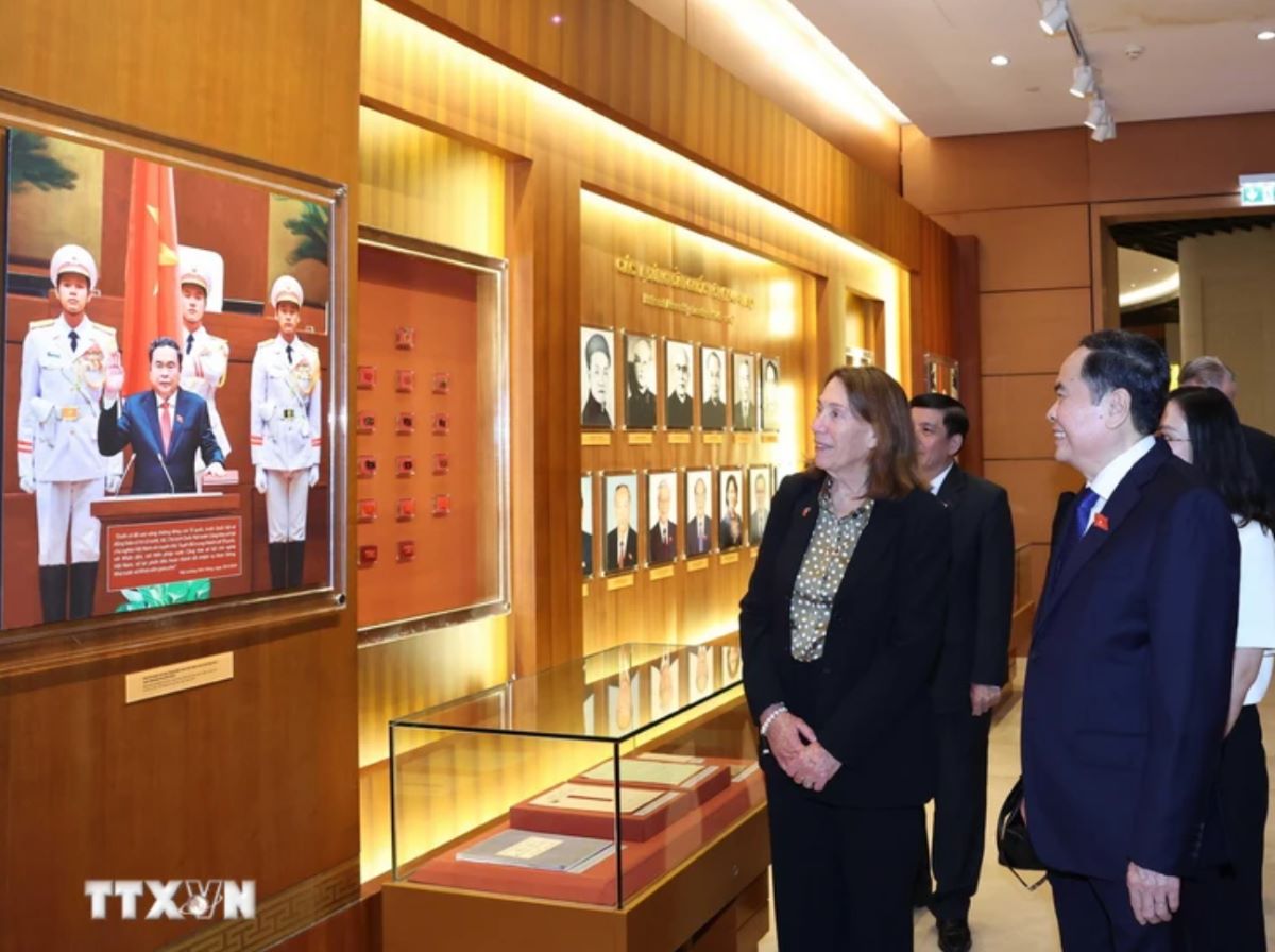 National Assembly Chairman Tran Thanh Man welcomed Australian Senate President Sue Lines. Photo: TTXVN