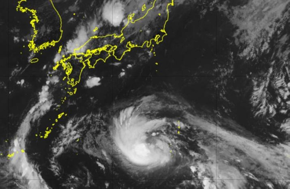 Typhoon Shanshan is forecast to be very severe. Photo: JMA/The Japan Times